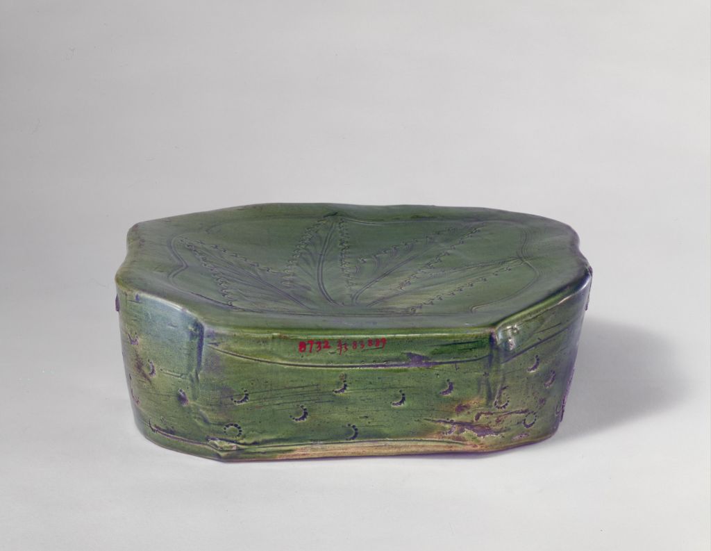 图片[1]-Green glaze carved pillow of Jizhou kiln-China Archive